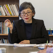 Yiyun Li teaches a class.
